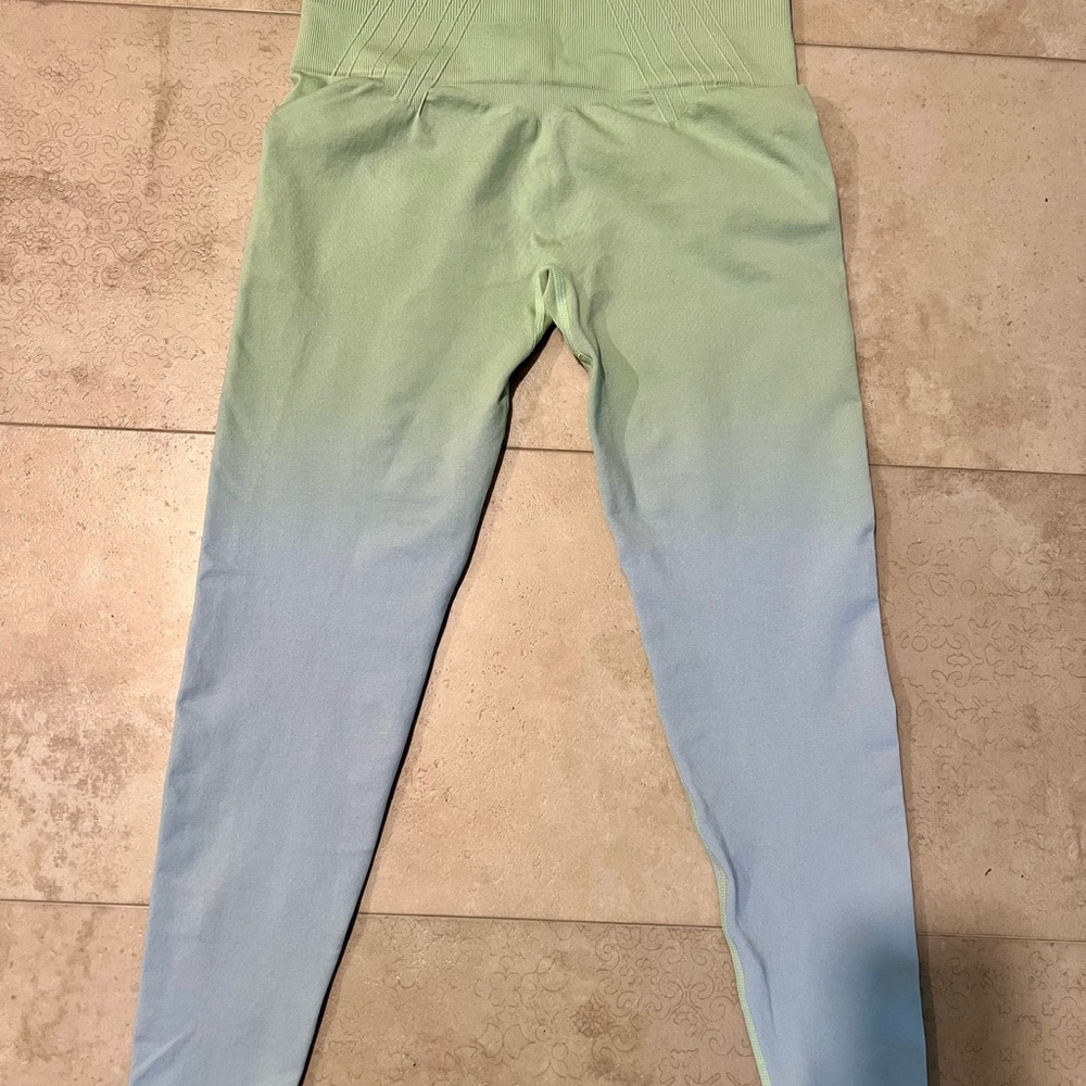 BuffBunny Green and Blue Gradient Leggings